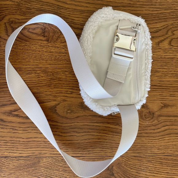 Lululemon belt bag- new/never used - Picture 5 of 6